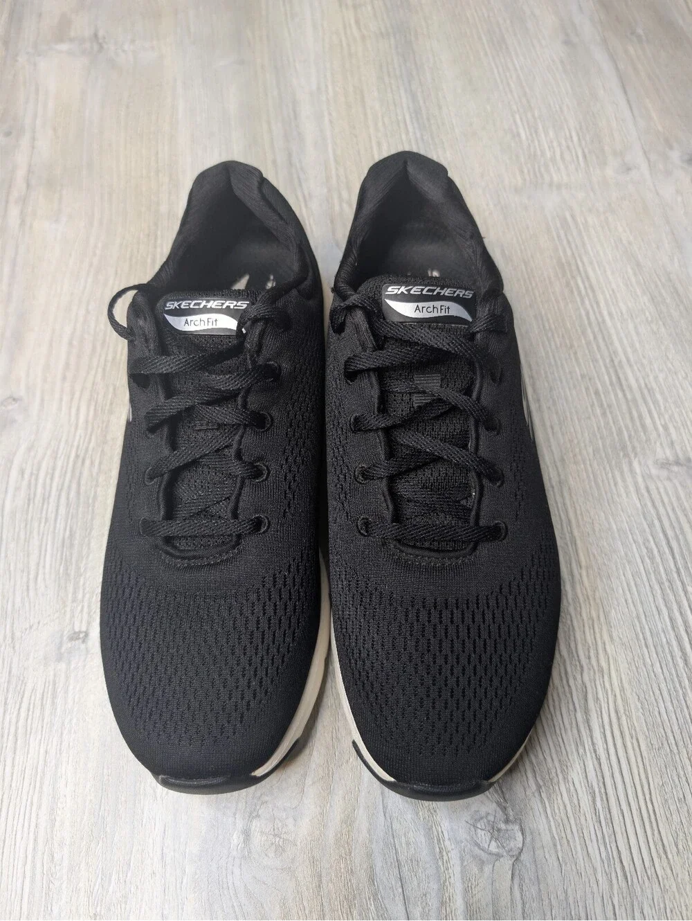 Skechers Arch Fit Black and White Athletic Sneakers Size 9.5 US
